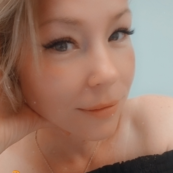 Meet your Posher, Karine - Picture 1 of 1